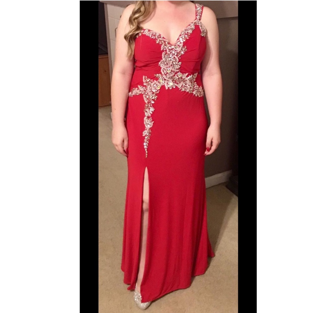 Measurements: 5 foot wore 4 in heels bust of 32